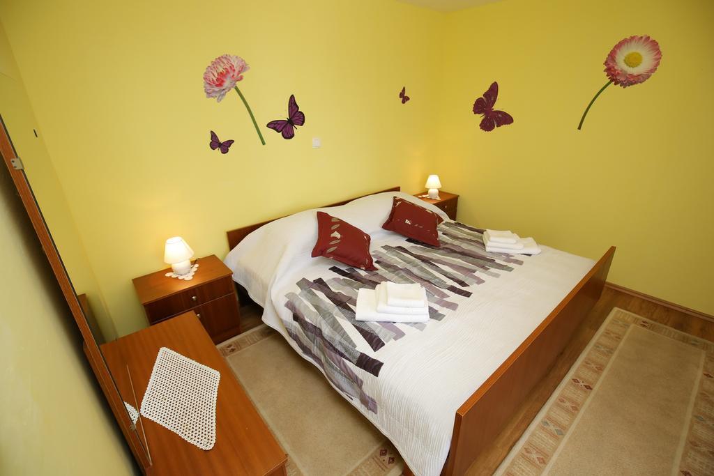 Apartment Marta ราชานาส ภายนอก รูปภาพ