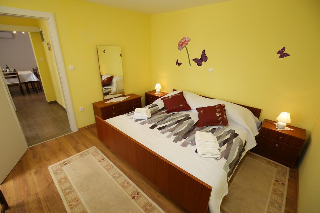 Apartment Marta ราชานาส ภายนอก รูปภาพ