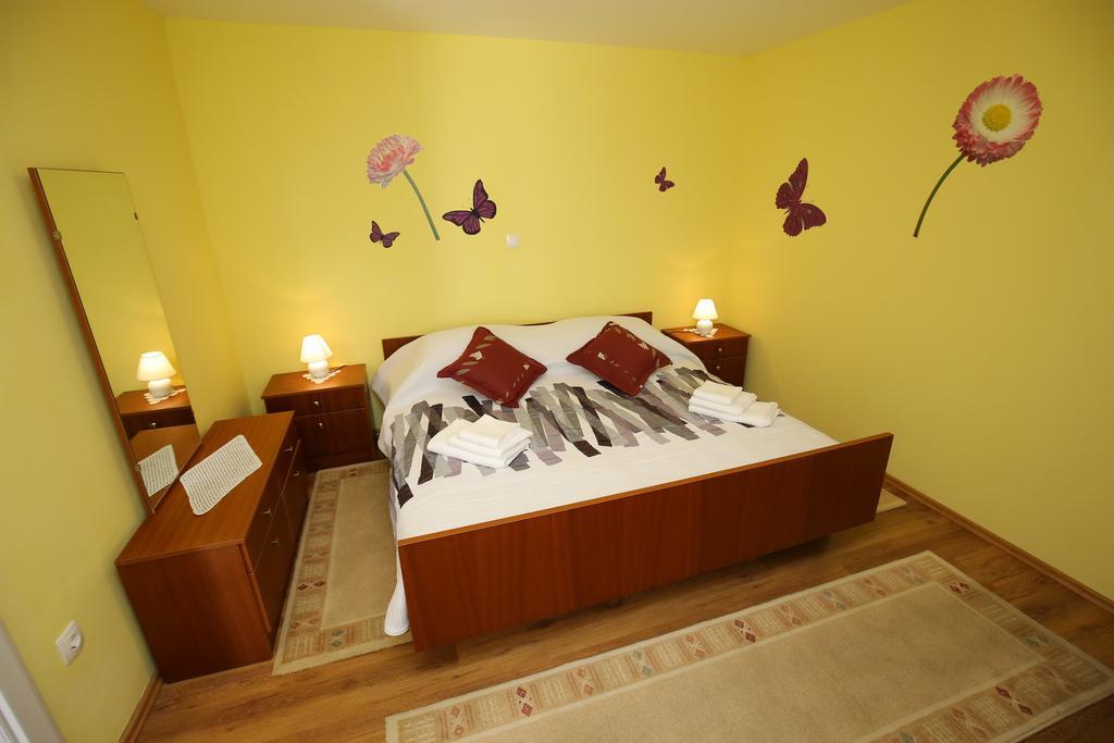 Apartment Marta ราชานาส ภายนอก รูปภาพ