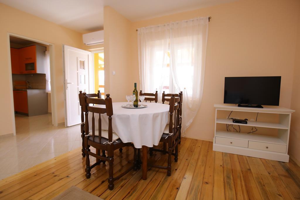 Apartment Marta ราชานาส ภายนอก รูปภาพ