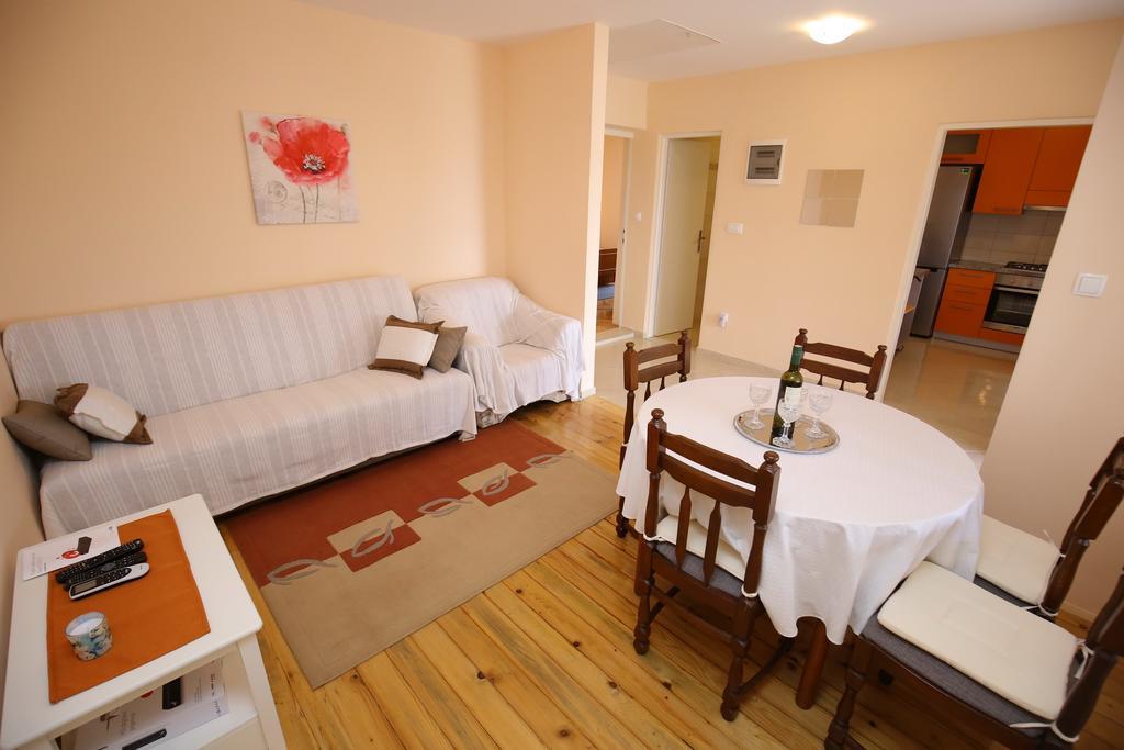 Apartment Marta ราชานาส ภายนอก รูปภาพ